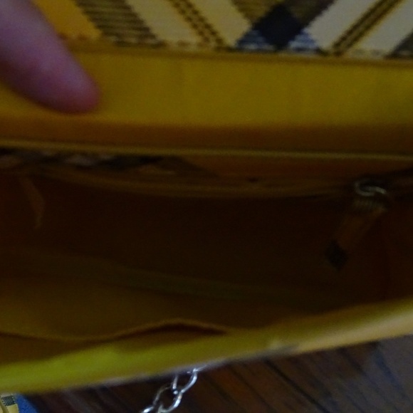 LIKE NEW NYC MADDEN PURSE - Picture 3 of 3